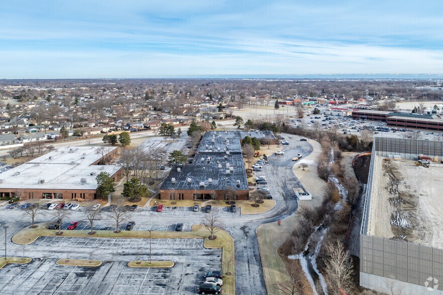 More Photos Of 650 E Devon Ave, Itasca Office For Lease