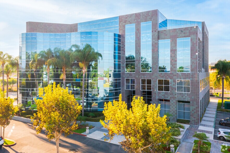 More Photos Of 1650 Spruce St, Riverside Office For Lease