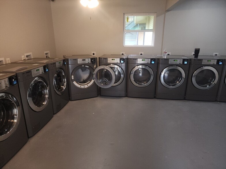 More Photos Of 717 S Green St, Longview Apartments For Sale