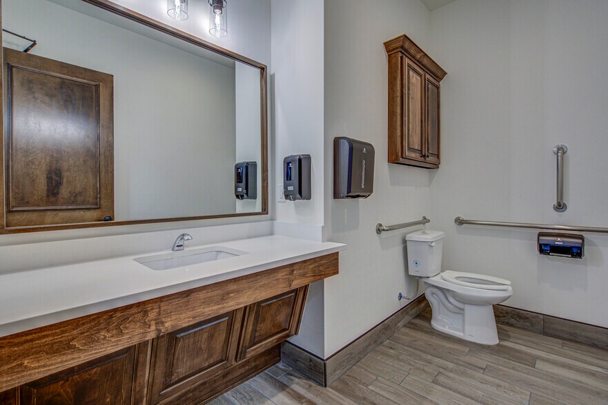More Photos Of 1301 Magnolia Ct, Moore Office For Lease