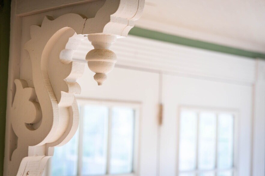 More Photos Of 633 S Castell Ave, New Braunfels Office Residential For Sale