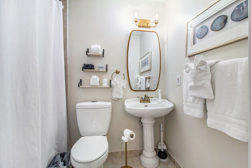 More Photos Of 155 N Main St, Clarkston Hospitality For Sale