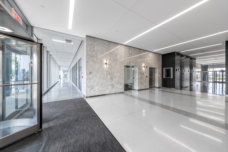 More Photos Of 1301 W 22nd St, Oak Brook Office For Lease