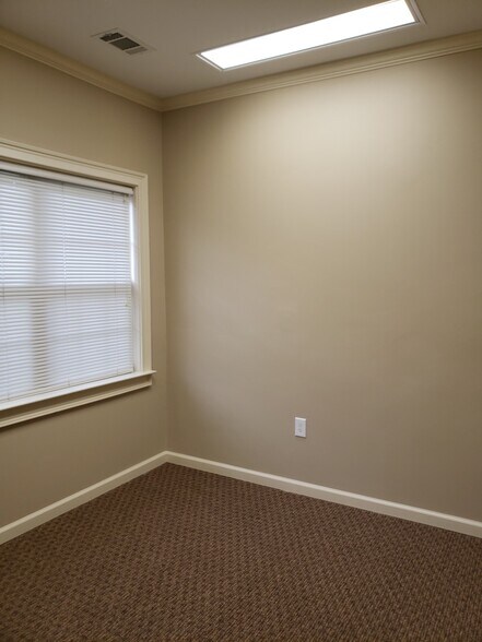 More Photos Of 2230 Towne Lake Pky, Woodstock Office For Lease