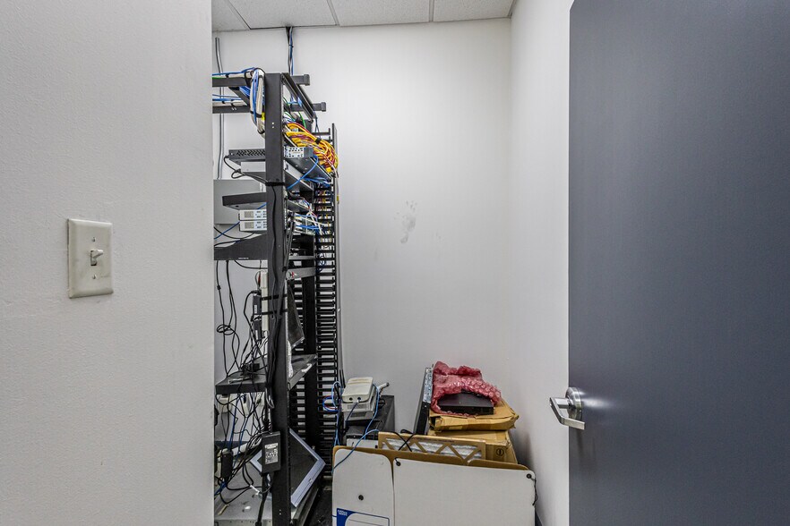 More Photos Of 13806 N Unitec Dr, Laredo Warehouse For Lease