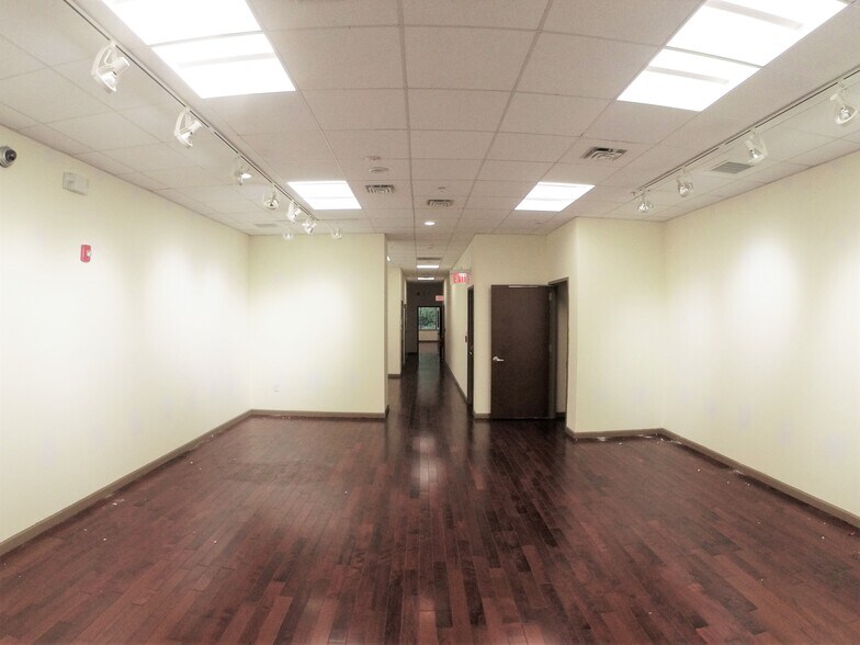 More Photos Of 718 Chestnut St, Philadelphia Storefront Retail Office For Sale