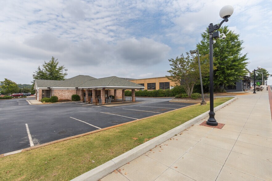 More Photos Of 602 N Main St, Anderson Bank For Sale