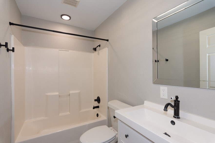 More Photos Of 114 Scofield Ave, Johnson City Apartments For Sale