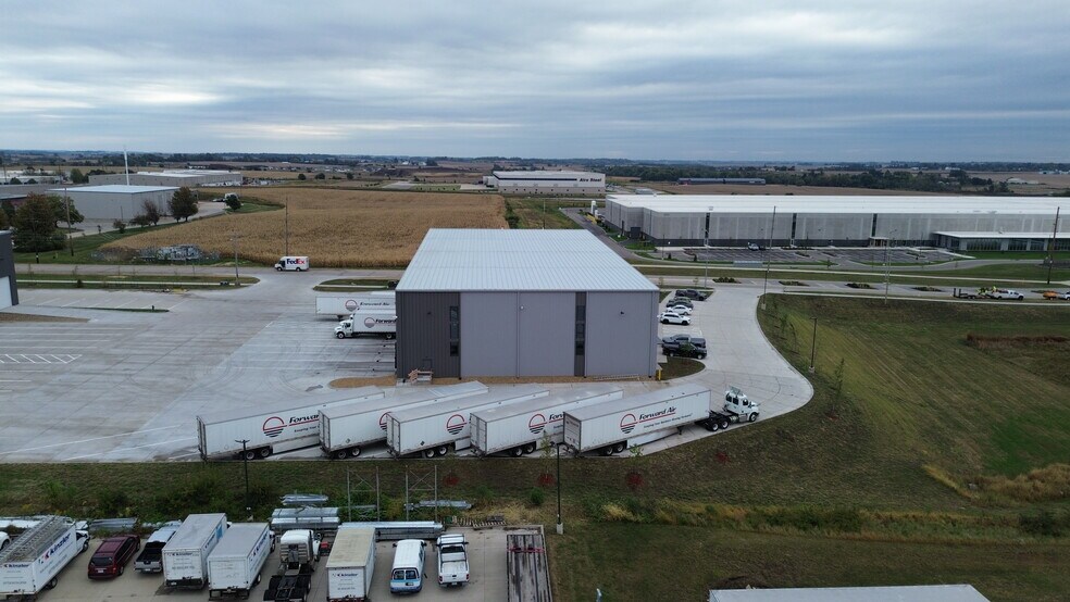 More Photos Of 10000 6th St SW, Cedar Rapids Warehouse For Lease