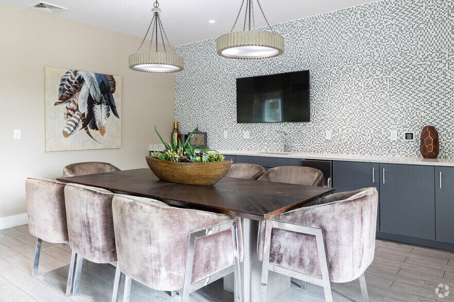 More Photos Of 9142 Richmond Hwy, Fort Belvoir Apartments For Lease