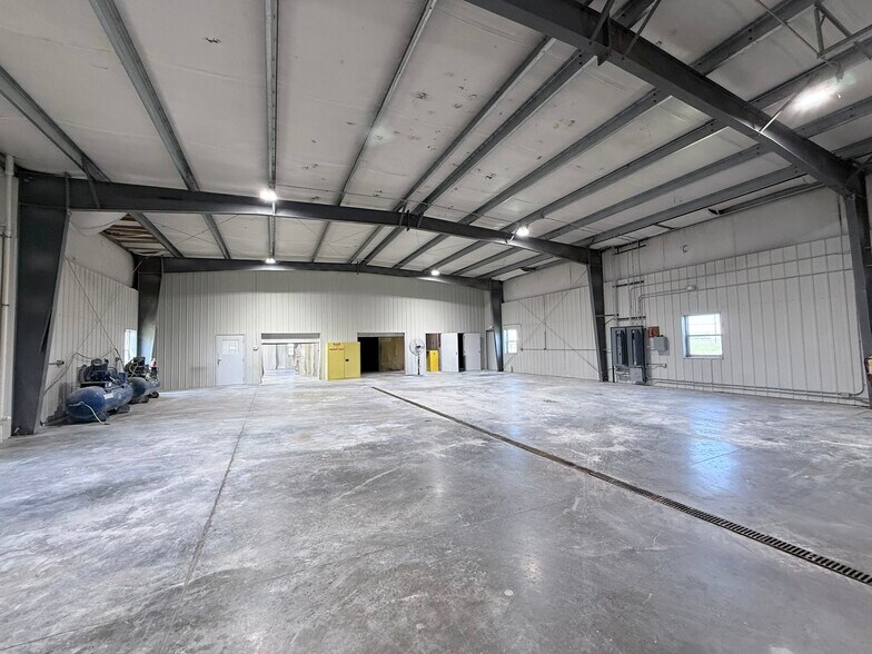 More Photos Of 875 Enterprise Ave, Galesburg Industrial For Sale