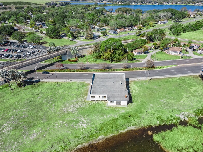 More Photos Of 1300 S Lake Shore Way, Lake Alfred Freestanding For Sale