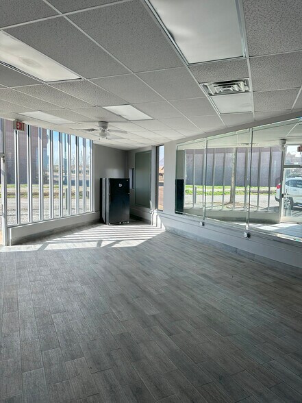 More Photos Of 440 N Front St, Memphis Freestanding For Lease