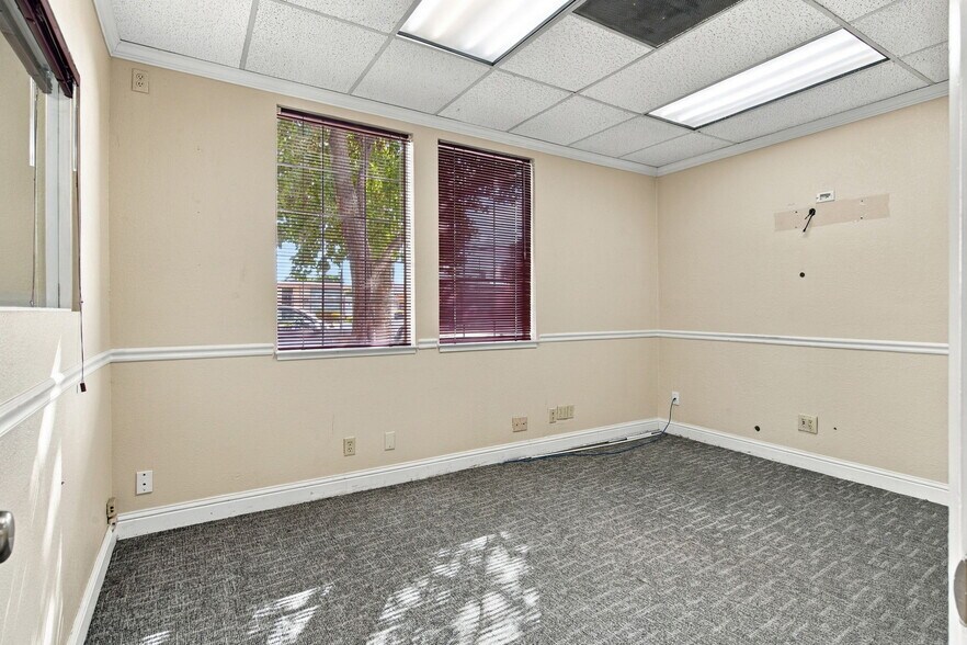 More Photos Of 403 W 11th St, Tracy Office For Sale
