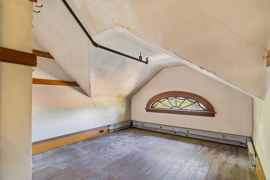 More Photos Of 17 Monmouth St, Somerville Apartments For Sale