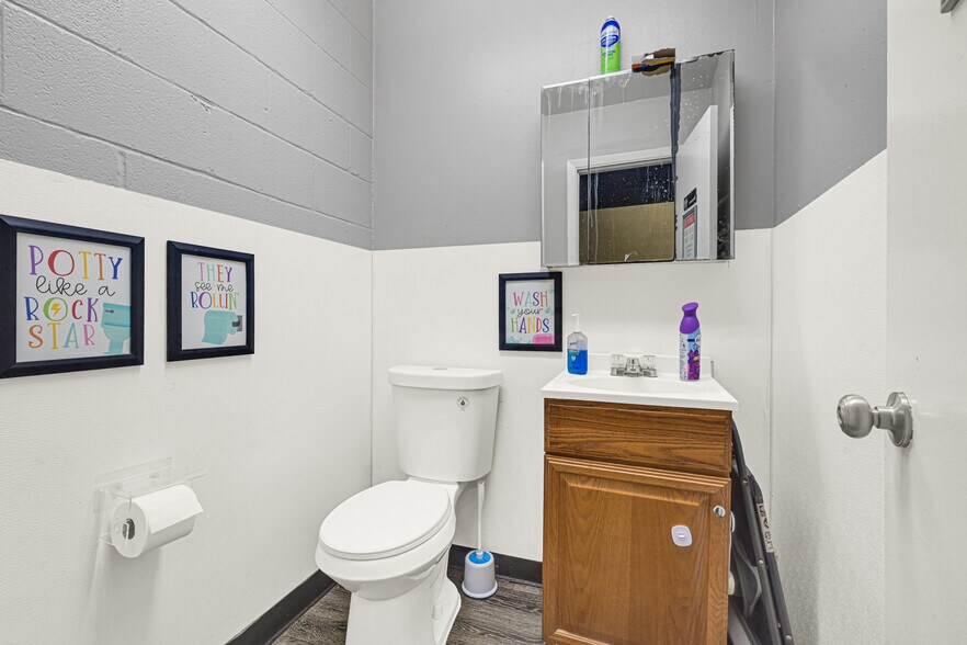 More Photos Of 2000 Cedar Dr, La Marque Freestanding For Sale