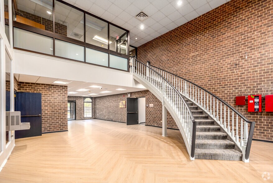 Primary Photo Of 825 E Golf Rd, Arlington Heights Medical For Sale