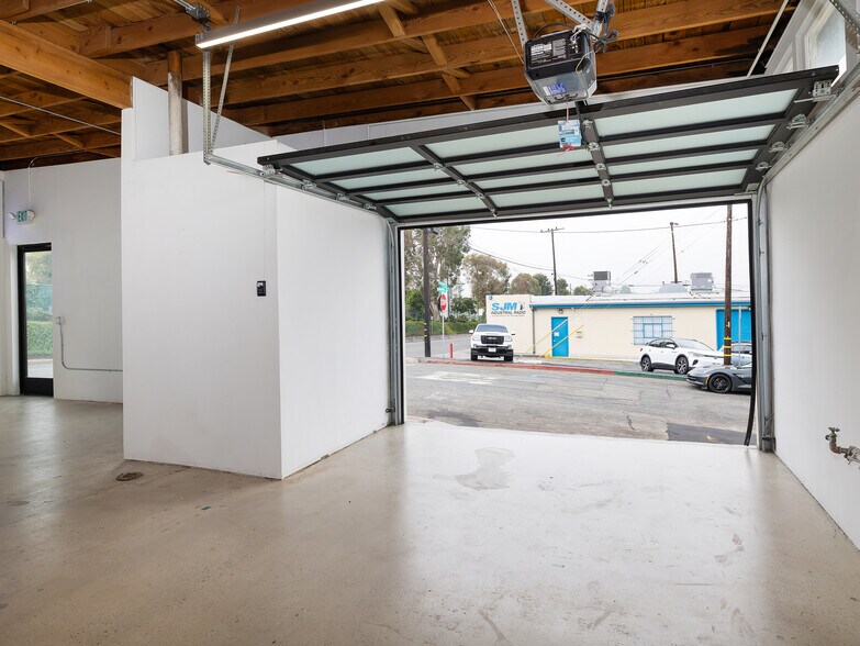 More Photos Of 805 E El Segundo Blvd, El Segundo Showroom For Sale