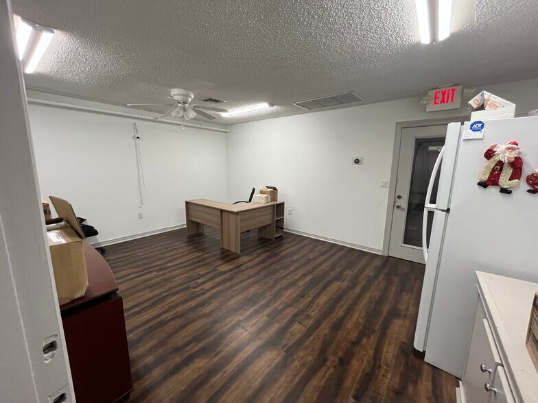 More Photos Of 12155 Metro Pky, Fort Myers Flex For Sale
