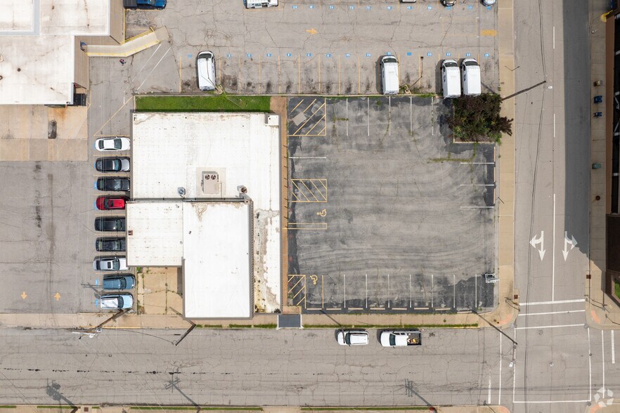 More Photos Of 111 W Lincoln St, Belleville Office For Sale