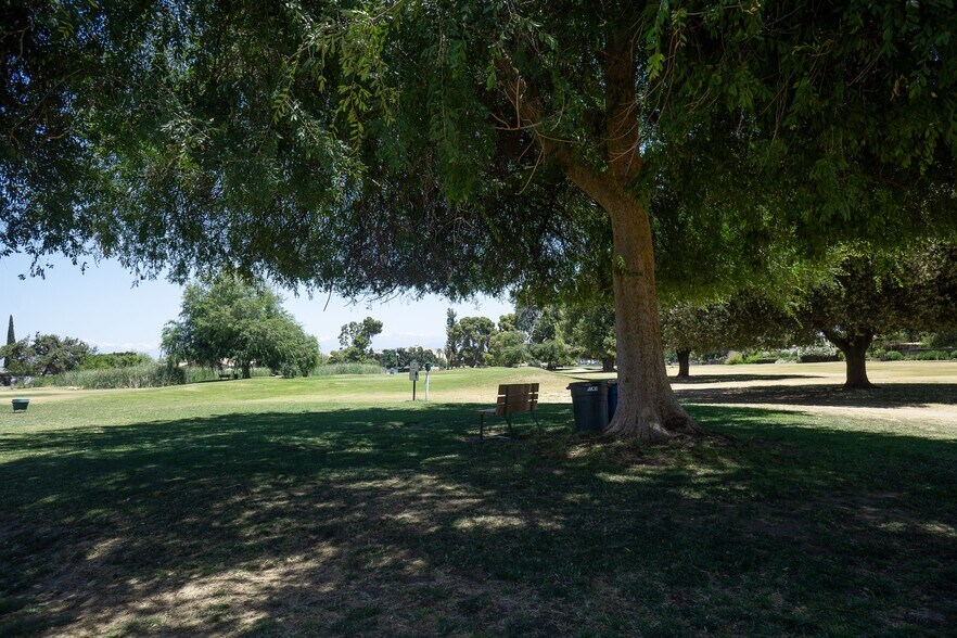 More Photos Of 510 W Visalia Rd, Exeter Golf Course Driving Range For Sale