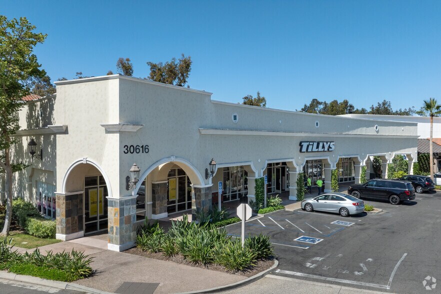 More Photos Of 30602-30616 Santa Margarita Pky, Rancho Santa Margarita Department Store For Lease