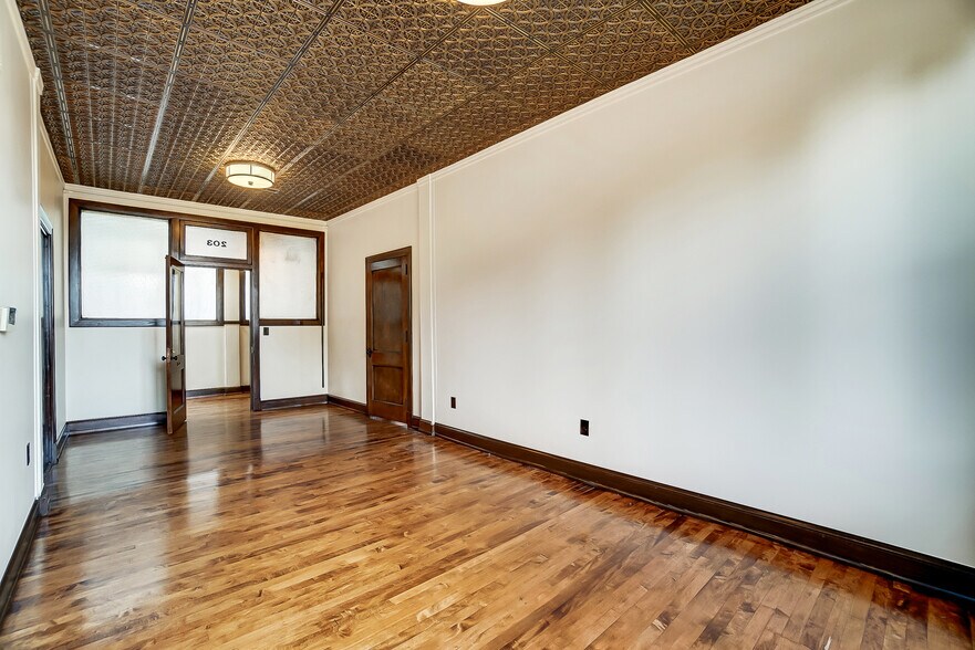 More Photos Of 9-11 N 3rd St, Newark Office For Lease