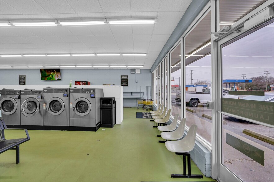 More Photos Of 1506-1524 Clinton Rd, Fayetteville Freestanding For Sale