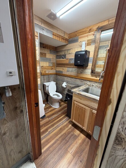 More Photos Of 520 5th St S, Breckenridge Warehouse For Lease