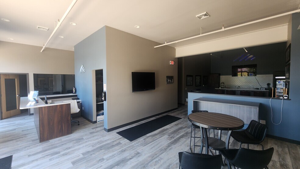 More Photos Of 1609 landmark Dr, Cottage Grove Unknown For Lease