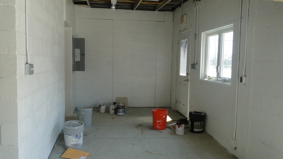 More Photos Of 900 E Little Creek Rd, Norfolk Garden Center For Lease