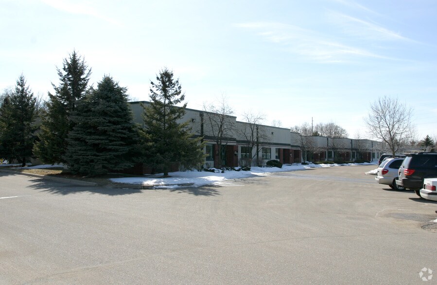 More Photos Of 6585-6595 Edenvale Blvd, Eden Prairie Showroom For Lease