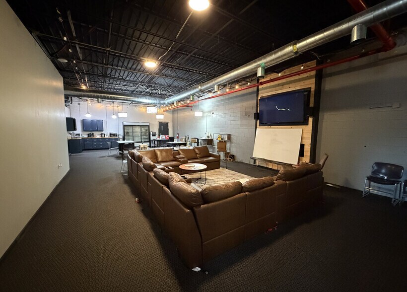 More Photos Of 1820 Iowa Ave, Lorain Warehouse For Sale