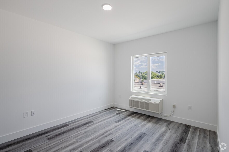 More Photos Of 102 Washington Ave, Belleville Apartments For Lease