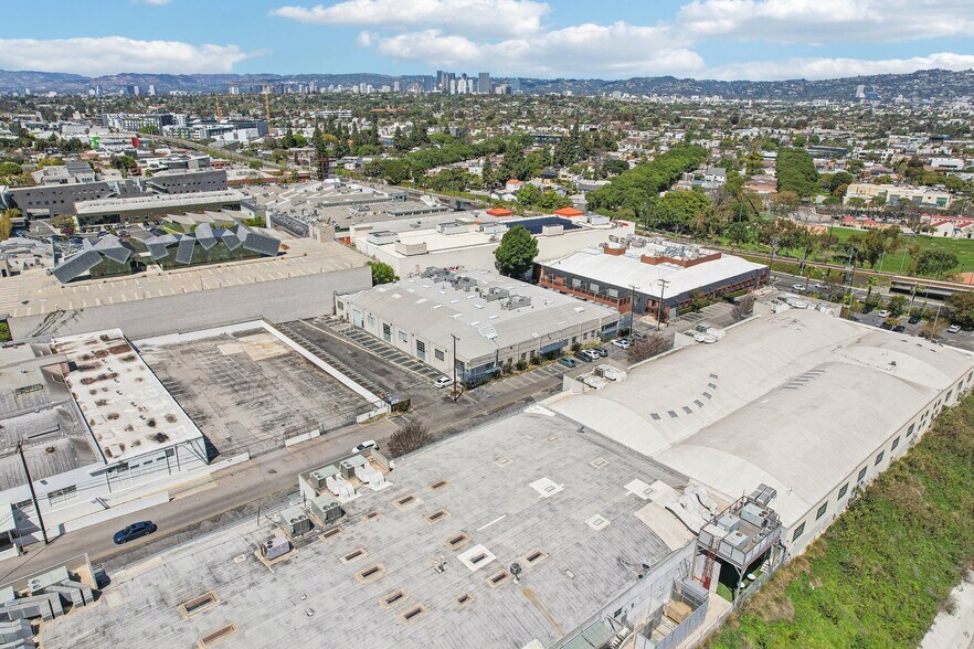More Photos Of 3523-3525 Eastham Dr, Culver City Office For Lease