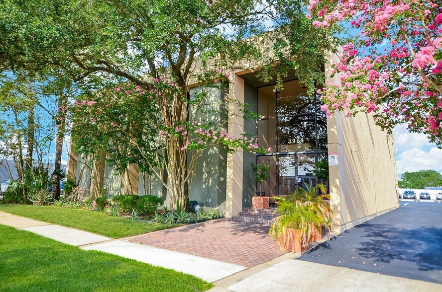 More Photos Of 3914 Fairhill Dr, Houston Office For Lease