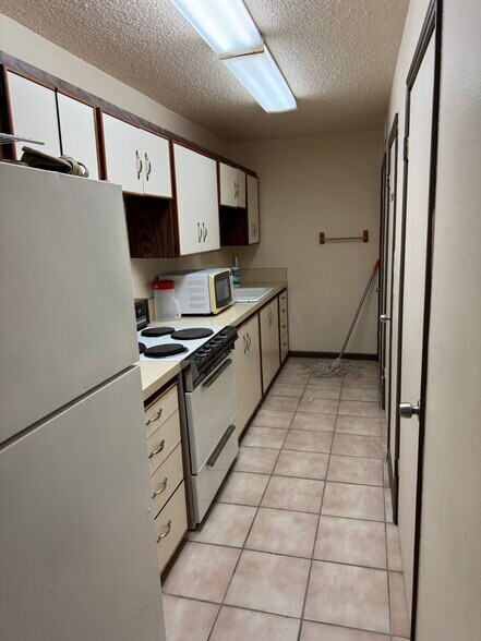 More Photos Of 16131 College Oak Dr, San Antonio Warehouse For Lease