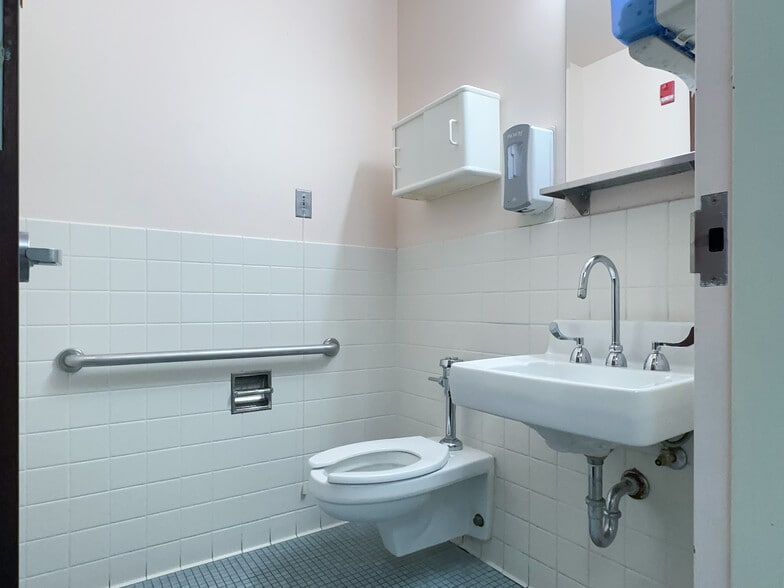 More Photos Of 2400 N Courtenay Pkwy, Merritt Island Medical For Sale