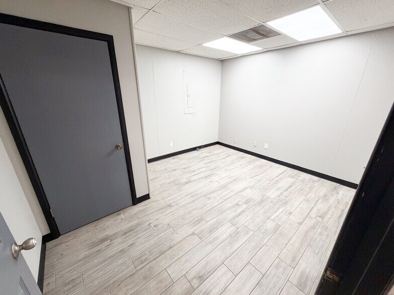 More Photos Of 2031 Trade Dr, Midland Showroom For Sale
