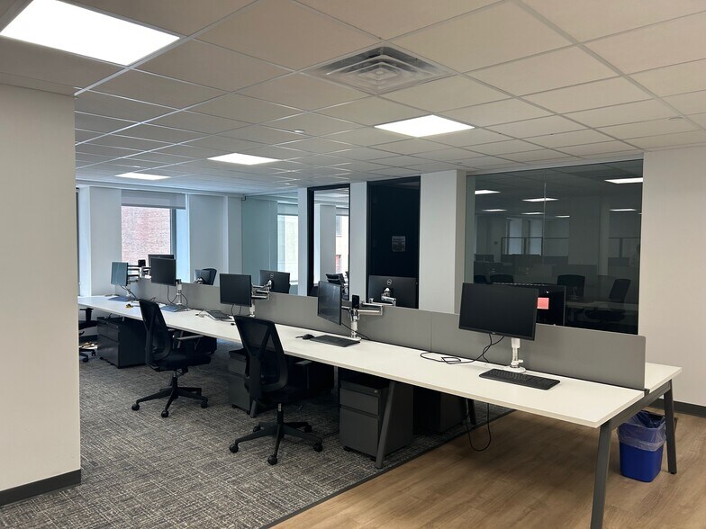 More Photos Of 1555 Rue Peel, Montréal Office For Lease