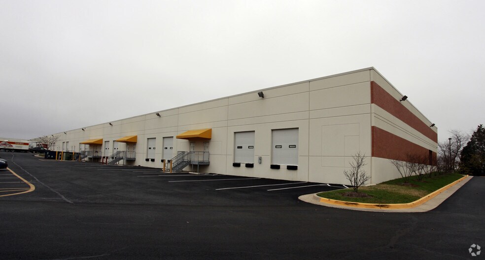 More Photos Of 8420-8444 Kao Cir, Manassas Light Distribution For Lease