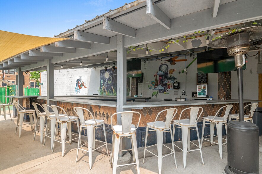 More Photos Of 201 S Broadway, Green Bay Restaurant For Sale