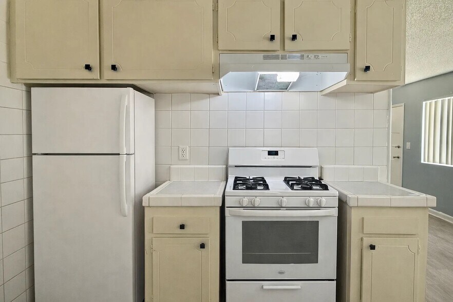 More Photos Of 4047 W 136th St, Hawthorne Apartments For Sale
