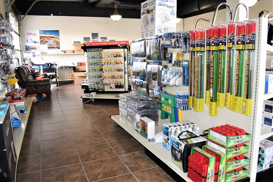 More Photos Of 21 Executive Dr, Crossville Service Station For Sale