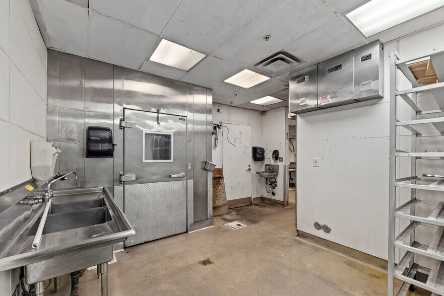 More Photos Of 29001 Canwood St, Agoura Hills Restaurant For Lease