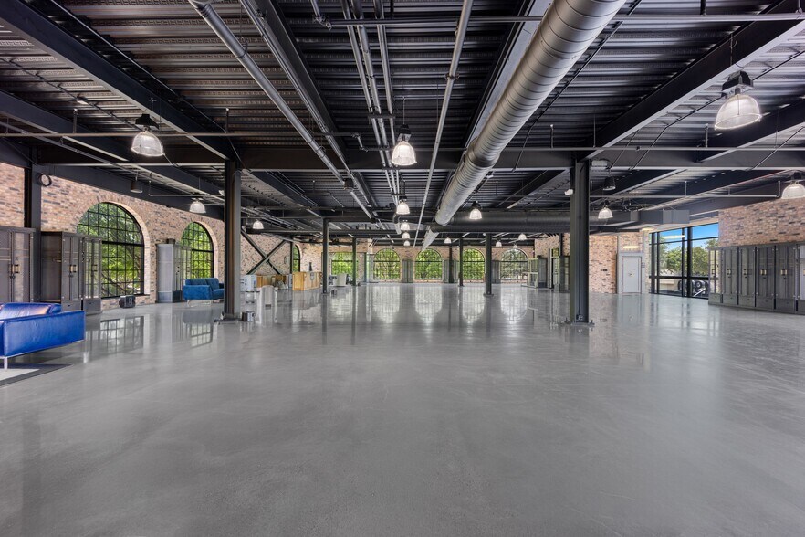 More Photos Of 4900 Arapaho Rd, Addison Office For Sale