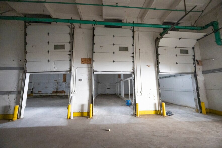 More Photos Of 200 N Uruapan Way, Dinuba Warehouse For Sale