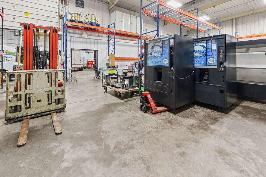 More Photos Of 560 Rolling Meadows, Fond Du Lac Light Distribution For Sale