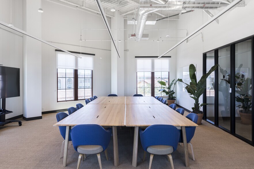 More Photos Of 6543 S Las Vegas Blvd, Las Vegas Office For Lease