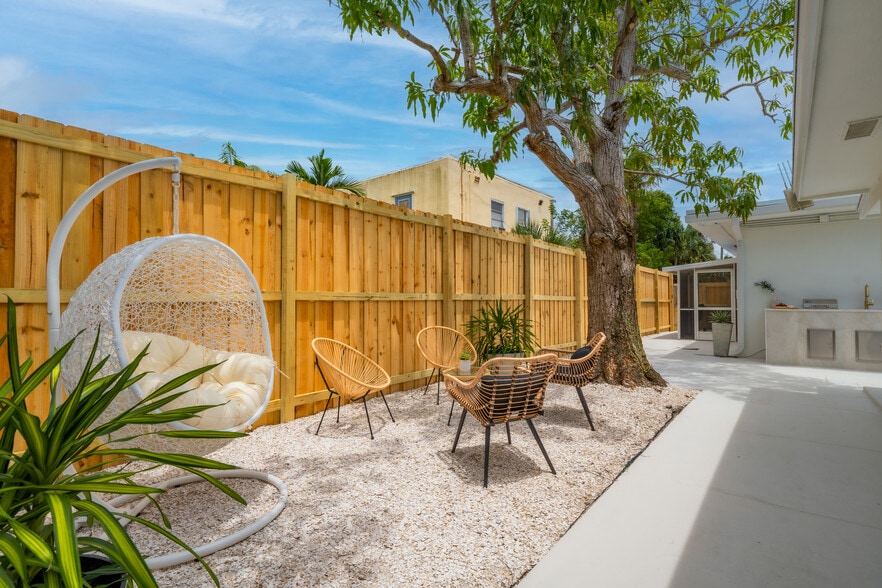 More Photos Of 525 N Federal Hwy, Lake Worth Beach Multifamily For Sale